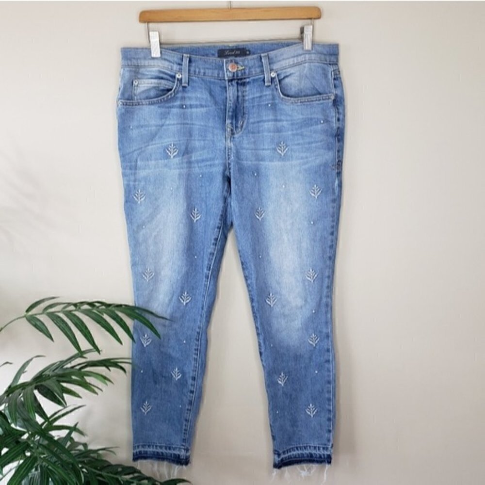 Anthropologie Level 99 Aubrey Embroidered Relaxed Skinny Jeans Size 28 Boho